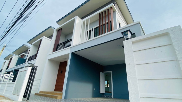 รูป ขายบ้านเดี่ยว สัตหีบ แถมเฟอร์ พร้อมเข้าอยู่ - รูปที่ 2/13