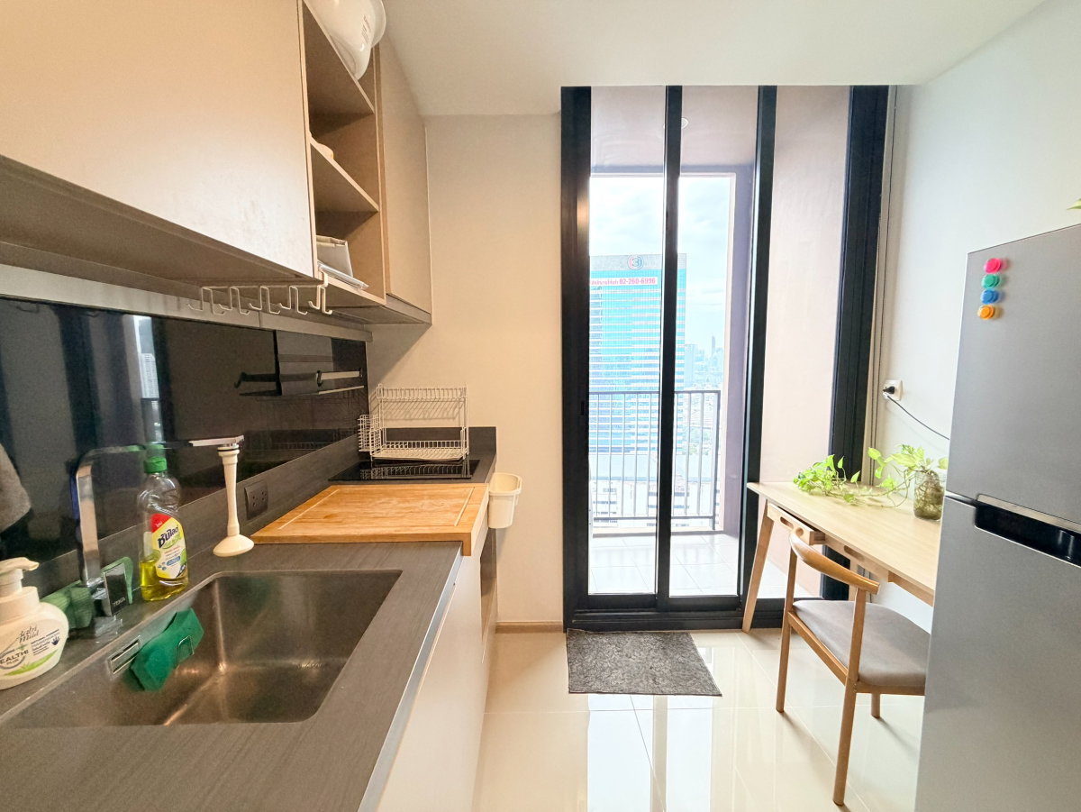 รูป ปล่อยเช่า คอนโดใจกลางกรุง : Oka Haus Sukhumvit 36 : ใกล้ BTS ทองหล่อ ขนาด 35 ตร.ม. 1 ห้องนอน พร้อมเฟอร์นิเจอร์ เข้าอยู่ได้เลย - รูปที่ 8/11