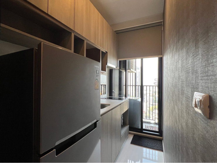 picture High Floor Condo in On Nut | Fully Furnished & Ready to Move In - 7/10
