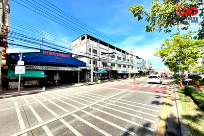 อาคารพาณิชย์ สนามบินดอนเมือง : ขายอาคารพาณิชย์ 3 ชั้น 3 คูหา 39 ตร.ว. ในตลาดวัฒนานันท์ ดอนเมือง ติดถนนสรงประภา