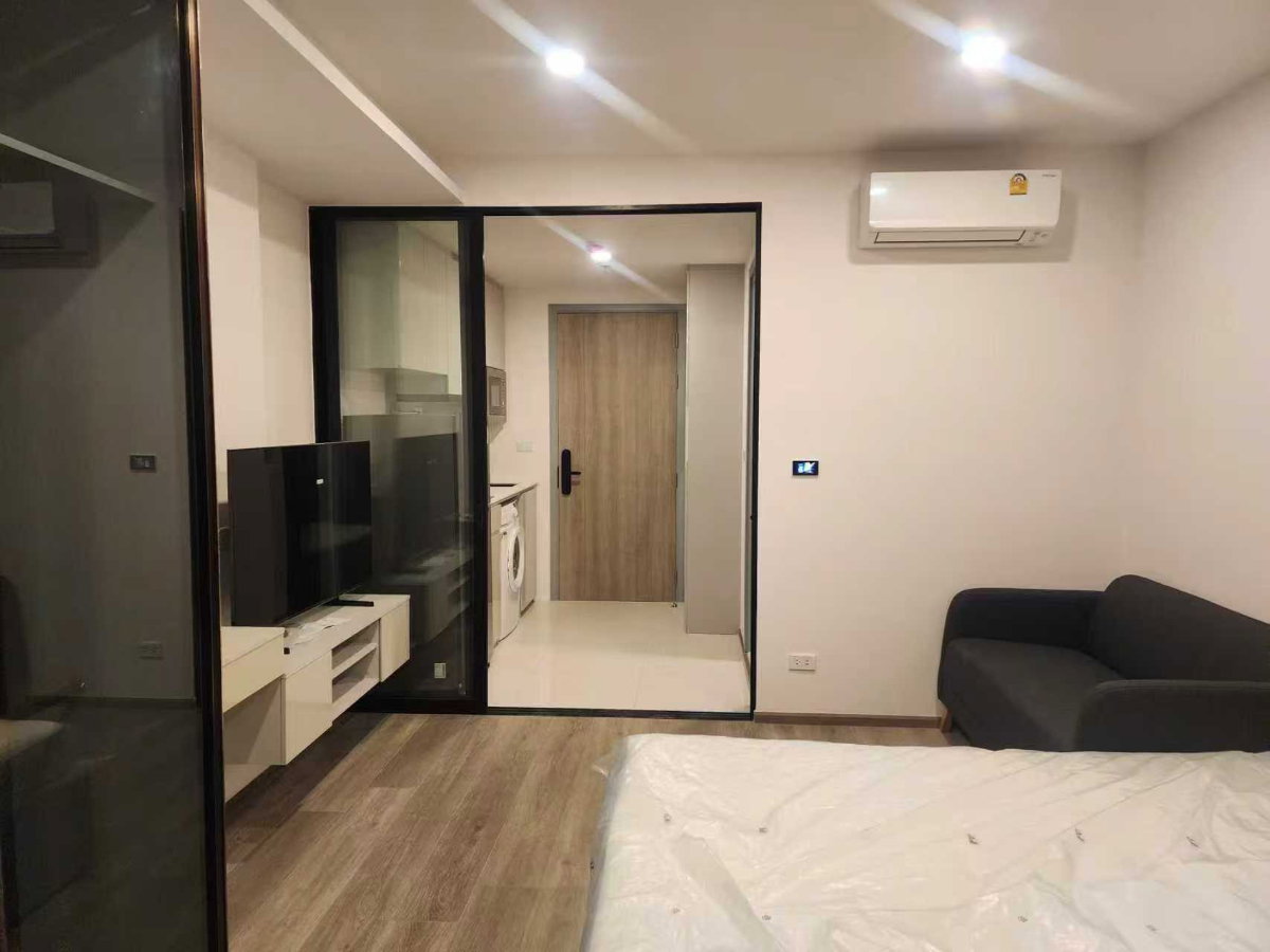 picture SOHO Bangkok Ratchada | Luxury Studio Just 200m from MRT Huai Khwang - 2/8