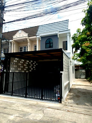 ทาวน์โฮม วิทยาลัยพยาบาลบรมราชชนนีนพรัตน์วชิระ : หมู่บ้านอัญชลีถนนหทัยราษฎร์ 21 เขตมีนบุรี​ใกล้บิ๊กซี  มีนบุรี นัดชมบ้าน 085-318-6868​