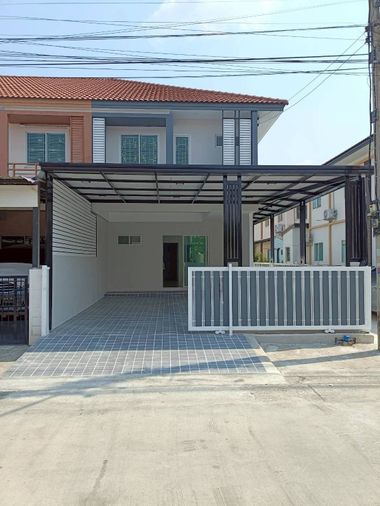 ทาวน์โฮม 2ชั้น แต่งใหม่ สวย พร้อมอยู่ หลังมุม หมู่บ้าน ไอลีฟทาวน์ ลำลูกกา คลอง 3 ลาดสวาย ปทุมธานี