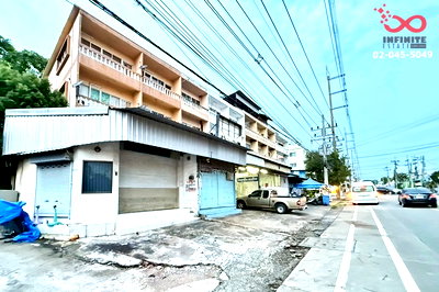 อาคารพาณิชย์ ชลบุรี : ขายอาคารพาณิชย์ 3.5 ชั้น 89 ตร.ว. ชุมชนหนองปรือ ศรีราชา ชลบุรี ใกล้นิคมอุตสาหกรรม