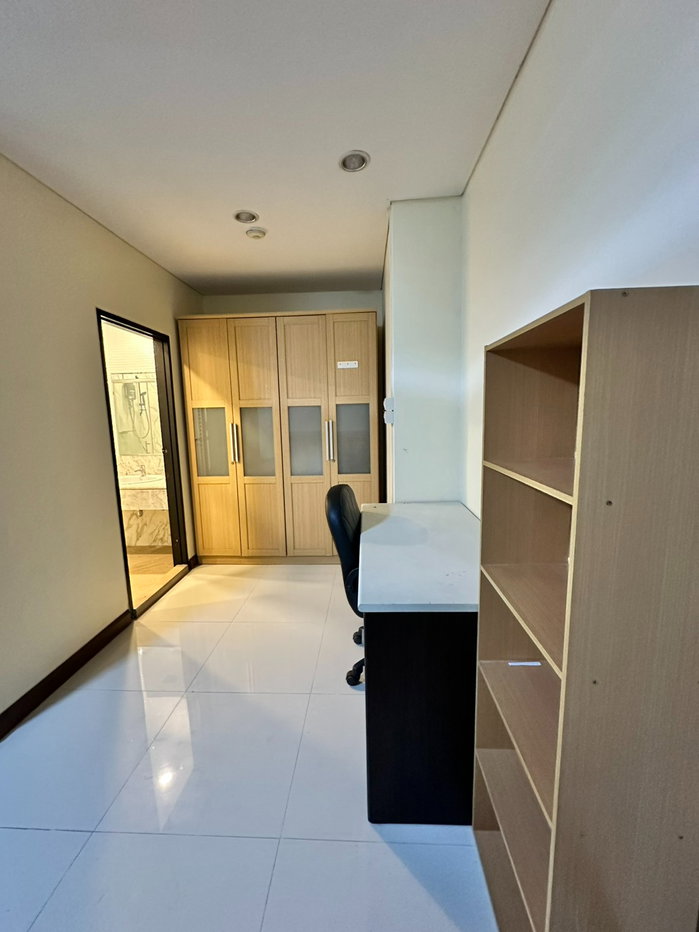 picture Huge 1xx sq.m. room for only 20K - 1/8
