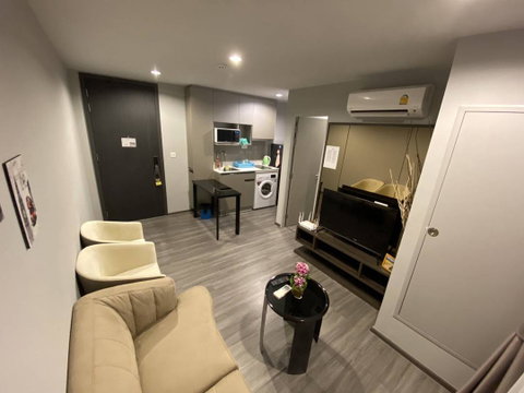 For Rent Ideo Mobi Sukhumvit 40 Fully Furnished (Near BTS Ekkamai)