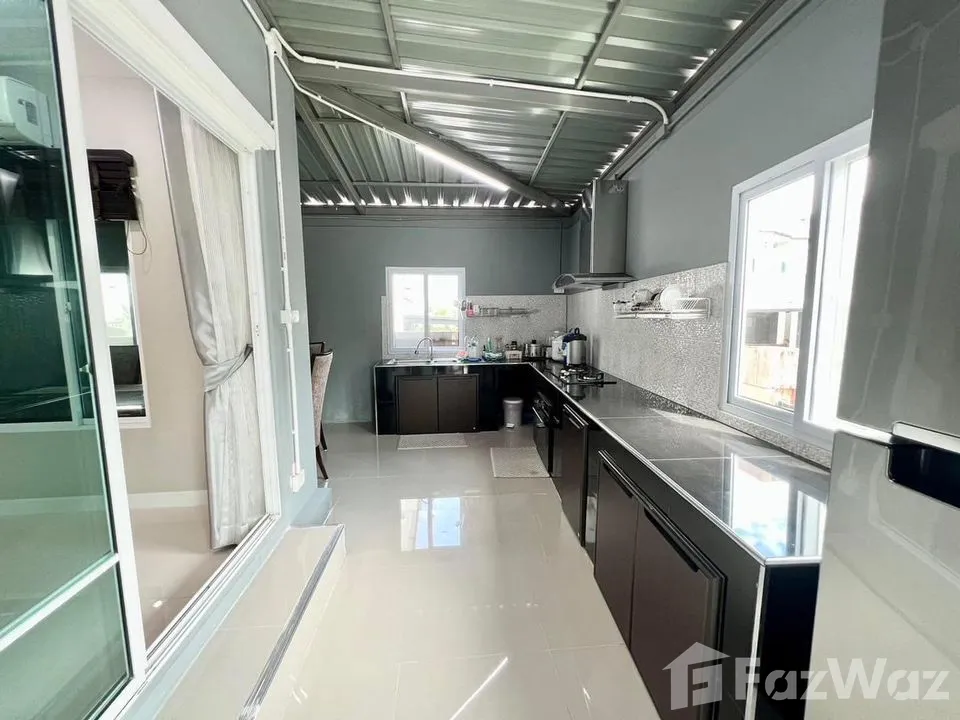 picture 4 Bedrooms, 2 Bathrooms with Office Space 1830966 - 6/25