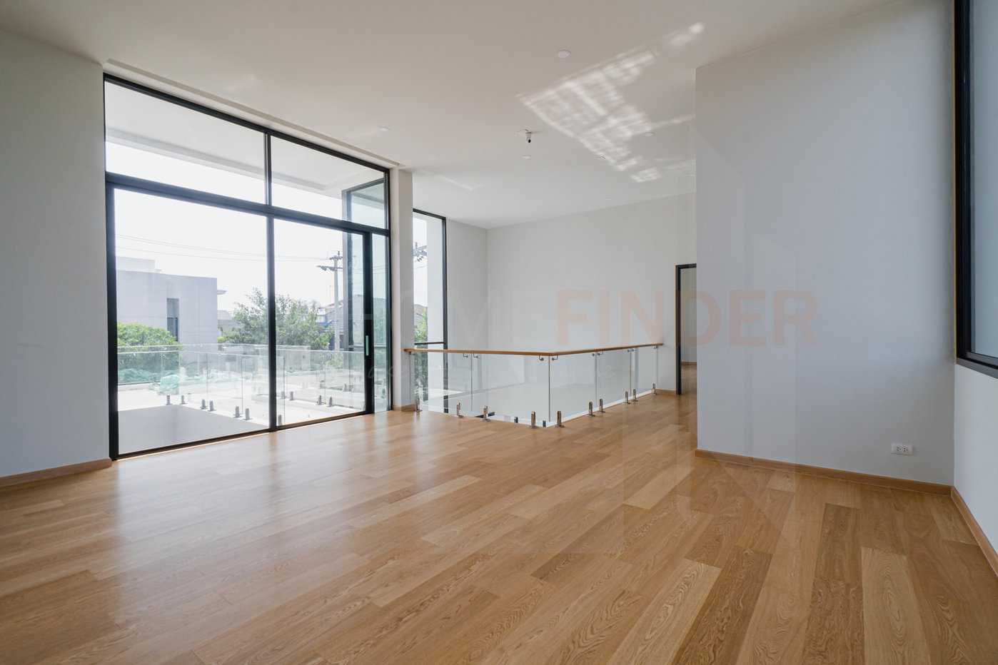 รูป The Master Ekamai-Ramintra 4 bedrooms, for sale - รูปที่ 4/36