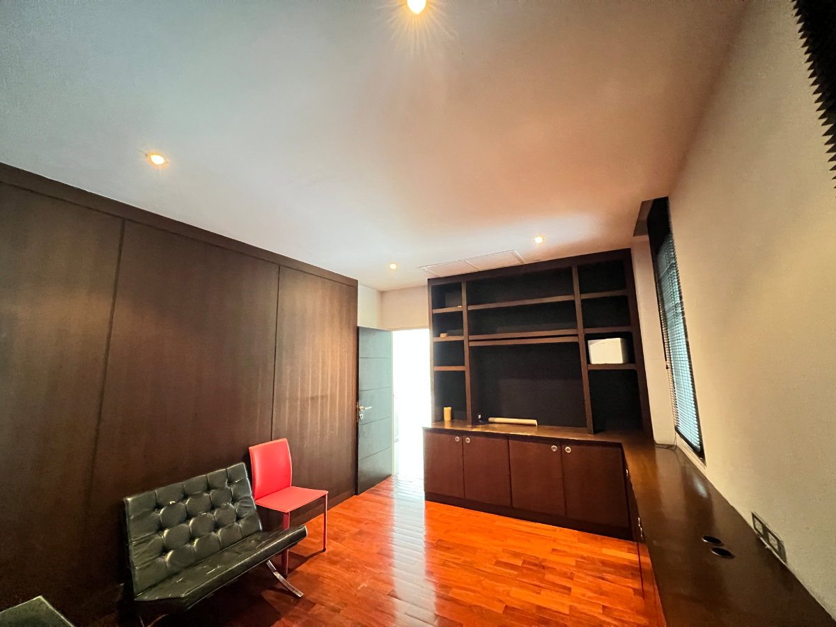 รูป 🏡✨ ให้เช่าบ้านเดี่ยวหรู 2 ชั้น — หมู่บ้านโกลเด้น-นครา อ่อนนุช 65 Fully Furnished บ้านหลังใหญ่ บรรยากาศดี พร้อมเข้าอยู่ - รูปที่ 8/16