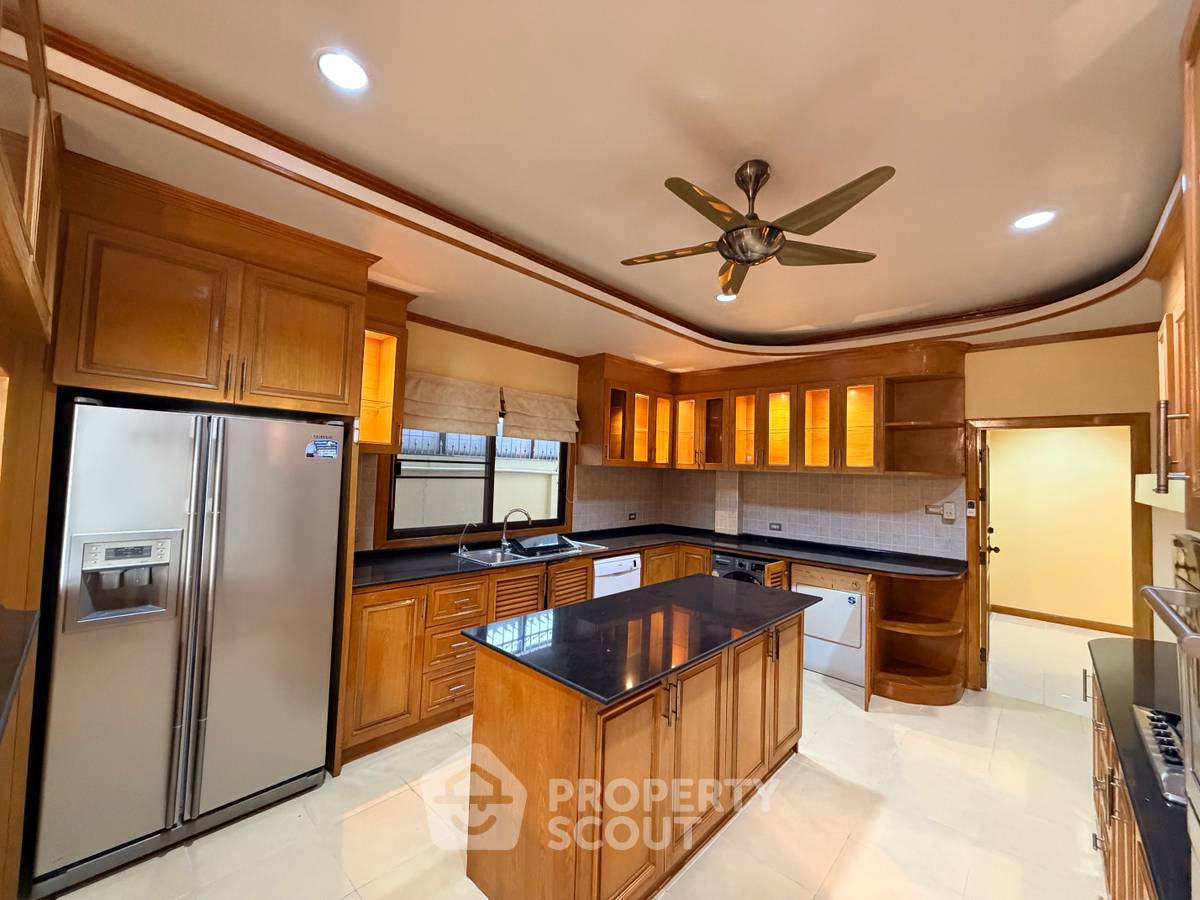picture 4-BR House close to Map Prachan Lake (ID 2919619) - 2/18