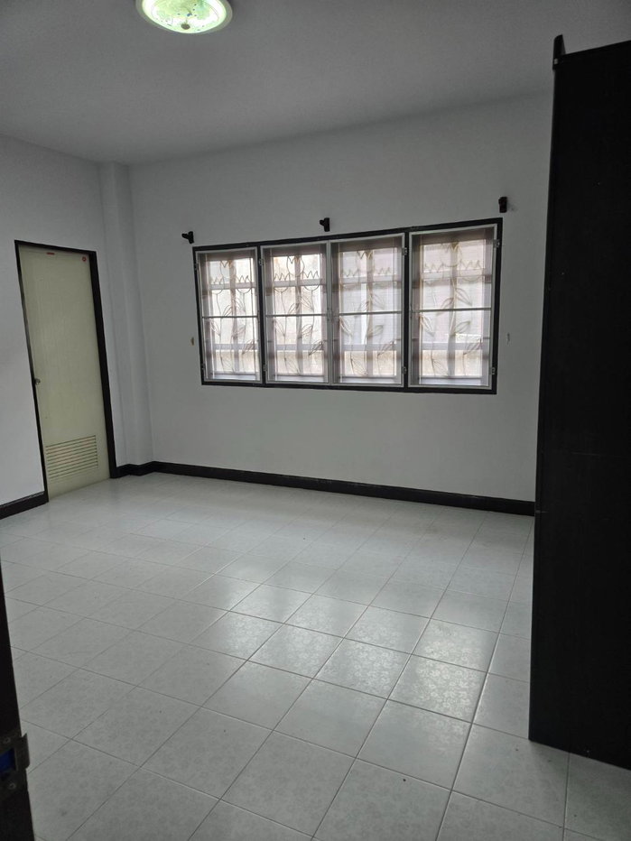 picture Sales prime location single house 3BR,2BA,easy access to everywhere. - 11/19