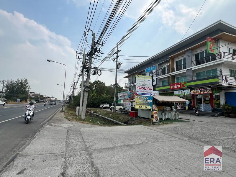 รูป ขายอาคารพาณิชย์3ชั้น ติดถนนใหญ่พานทอง พร้อมผู้เช่า Mini Big C รับรายได้ทันที  - รูปที่ 3/13