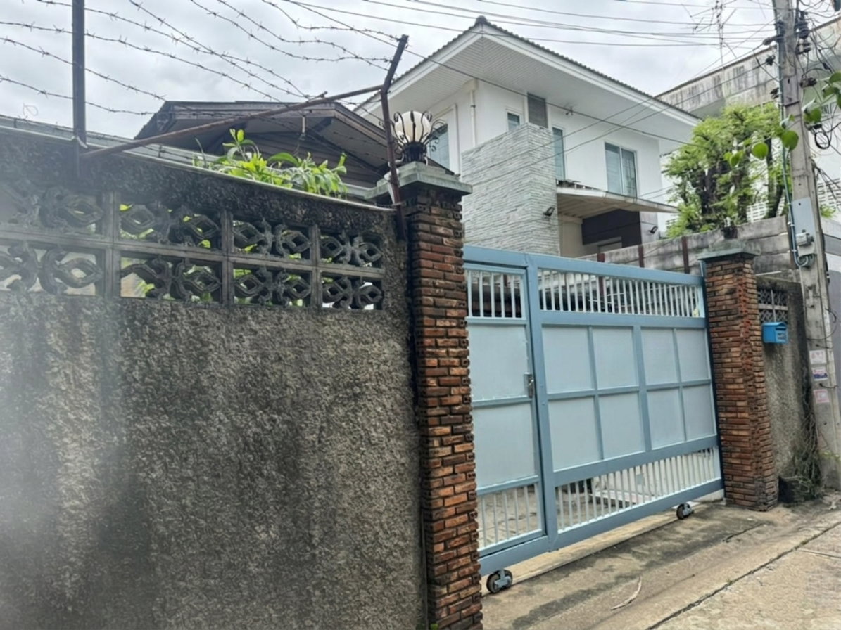 รูป S1254 🏡✨ ขายที่ดินพร้อมบ้าน เขตดินแดง ซอยประชาสงเคราะห์ 14 (ซอยร่วมรักษา) ✨ เพียง 6.5M เท่านั้น - รูปที่ 2/3
