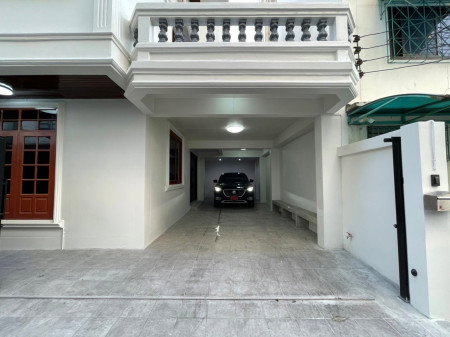 รูป ขาย ให้ เช่า ทาวน์โฮม สุดคุ้ม !! เจริญนคร 34 Renovate ใหม่ทั้งหลัง 3 ชั้น 36 ตรว - รูปที่ 2/12