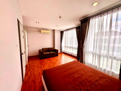 Condos for sale 700 Year Sports Arena Chiang Mai : Oneplus Suandok 3 for sale ! NEAR Mahajaj Hospital Suandok 800m.