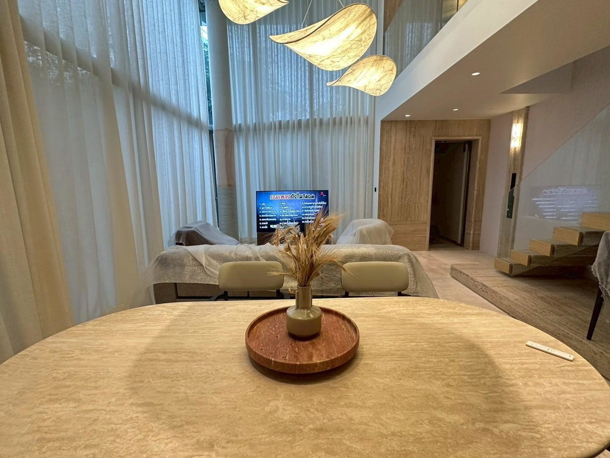 รูป LTH15468 – Luxury House for Sale Ekkamai | Private Pool Residence | Near BTS Ekkamai | 59 MB | บ้านหรูขาย เอกมัย พร้อมสระว่ายน้ำส่วนตัว ใกล้ BTS เอกมัย - รูปที่ 1/6