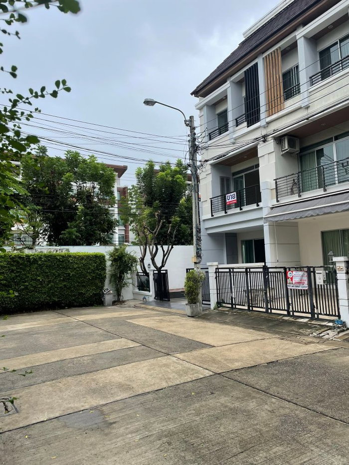 รูป ขายทาวน์โฮม 3 ชั้น หลังมุม โครงการบ้านกลางเมือง เออร์บาเนี่ยน ศรีนครินทร์ ทำเลดี เดินทางสะดวก - รูปที่ 2/14