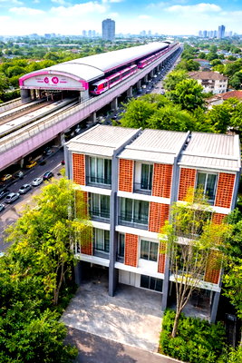 เช่าทาวน์โฮม รร.แย้มจาดวิชชานุสรณ์  : แฟชั่น 100ม. เดิมข้ามไปได้ ทาวน์โฮม 4ชั้น 3นอน 5แอร์ MRTวงแหวนตะวันออก 500ม. 25ตร.ว.330ตร.ม. โมเดิร์นลอฟท์