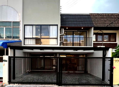 Townhouses for rent Srinakharinwirot University Prasanmit Campus : ME2500111 Townhome For Rent Soi Ekamai 22