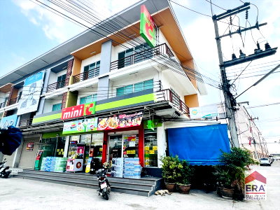 Shophouses for sale Amata Nakorn : Commercial Building for Sale on Main Road in Phanthong With Mini Big C Tenant