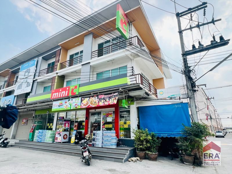 รูป ขายอาคารพาณิชย์3ชั้น ติดถนนใหญ่พานทอง พร้อมผู้เช่า Mini Big C รับรายได้ทันที  - รูปที่ 1/13