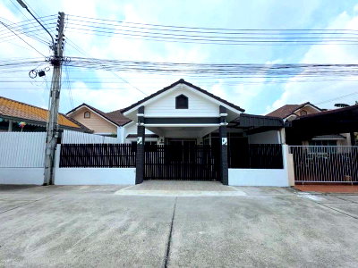 Houses for sale ม.เทคโนโลยีราชมงคลตะวันออก : Beautiful, newly renovated detached house in Maingam Village, a great location in Chonburi.