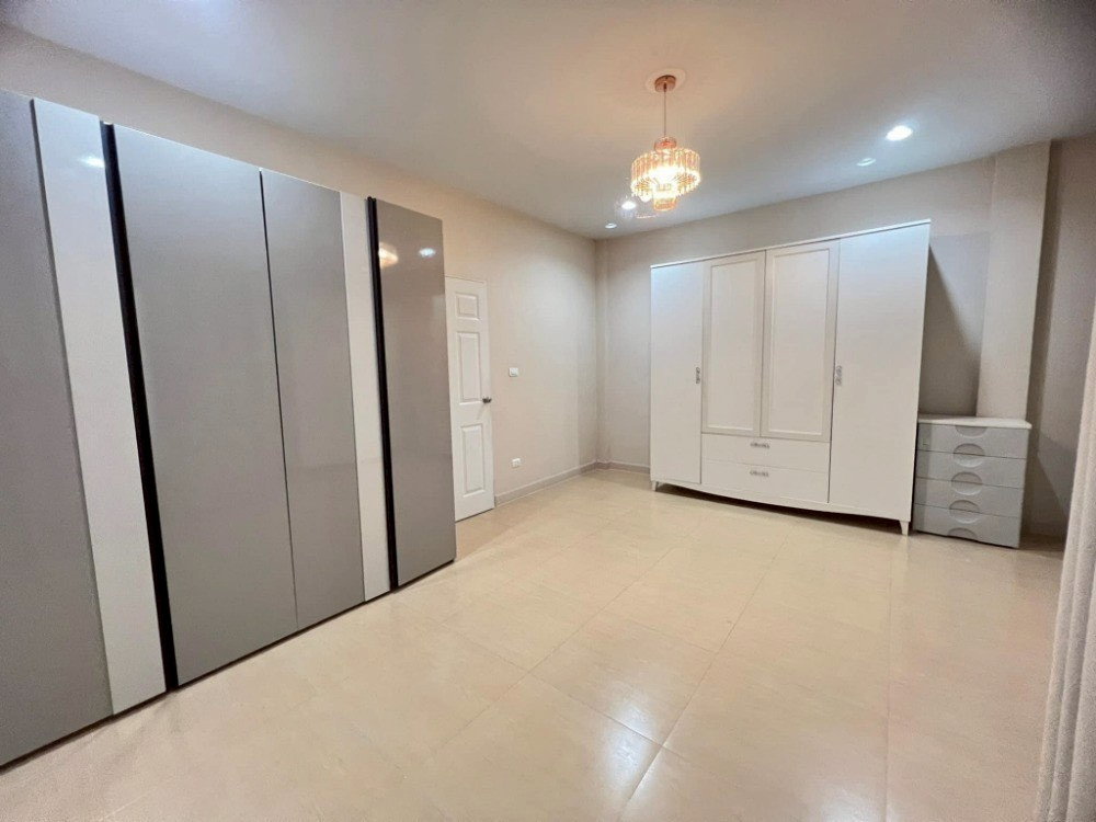รูป #ให้เช่าทาว์นโฮม 3 ชั้น หมู่บ้านรื่นฤดี7 รามอินทรา - หทัยราษฎร์  ตกแต่งสุดหรูมากๆ มี 3ห้องนอน 3 ห้องน้ำ  #เฟอร์นิเจอร์ครบจัดเต็มสุดๆ จอดรถได้ 2คัน - รูปที่ 6/18
