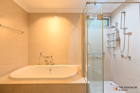 The Madison Condominium Sukhumvit 41 near BTS Phrom Phong High-potential Location, Not as Expensive as You Think