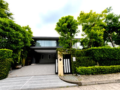 เช่าบ้านเดี่ยว เขตประเวศ : 🏡✨ ให้เช่าบ้านเดี่ยวหรู 2 ชั้น — หมู่บ้านโกลเด้น-นครา อ่อนนุช 65 Fully Furnished บ้านหลังใหญ่ บรรยากาศดี พร้อมเข้าอยู่ 