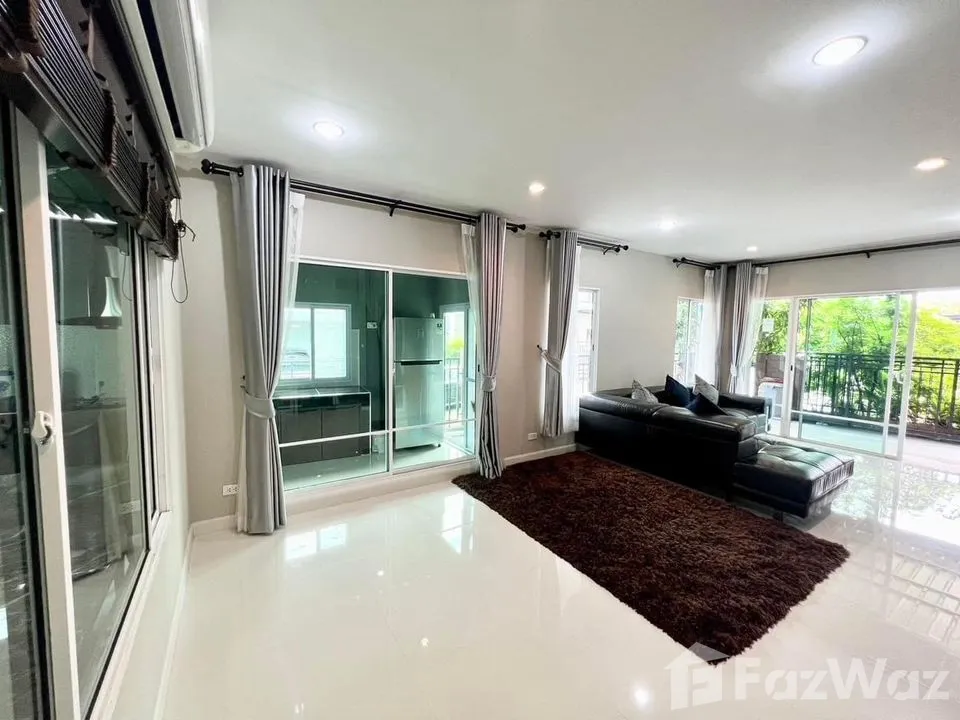 picture 4 Bedrooms, 2 Bathrooms with Office Space 1830966 - 10/25