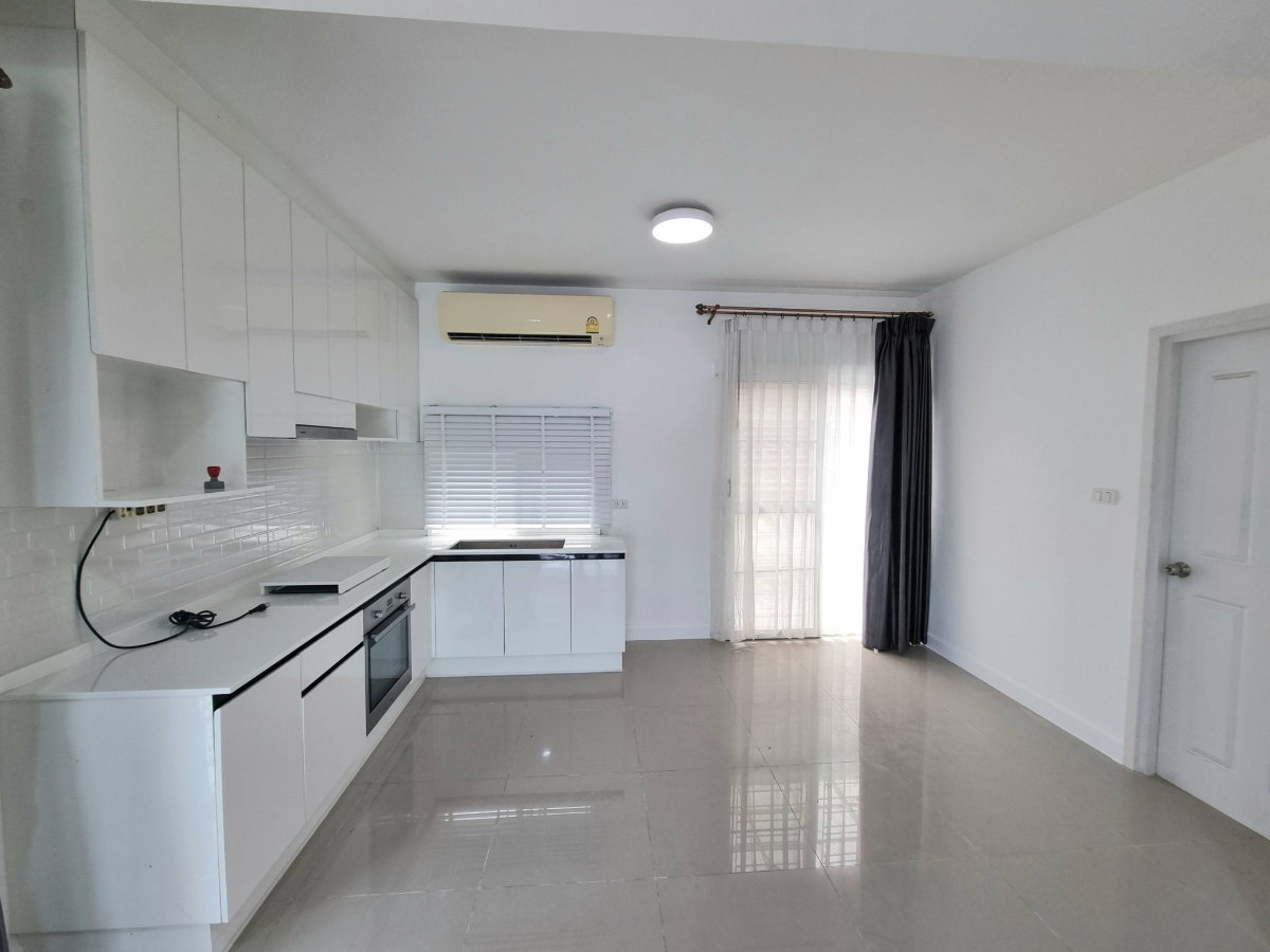 picture ST13825 - The Village Bangna - Wongwaen 2 : MegaBangna - 8/8