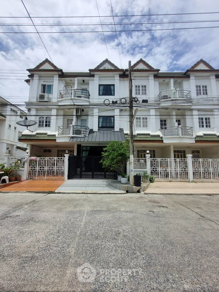 picture 4-BR Townhouse in Min Buri (ID 2926619) - 1/29