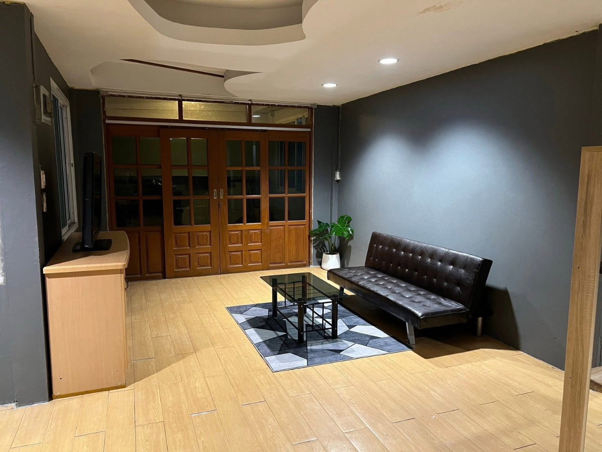 รูป 🏡✨ บ้านเดี่ยวให้เช่า สุทธิสาร – ห้วยขวาง 4 ห้องนอน 2 ห้องน้ำทำเลใจกลางเมือง เดินทางสะดวก ใกล้ MRT เพียง 1 กม. เลี้ยงสัตว์ได้/สามารถทำAirbnbได้ - รูปที่ 6/16