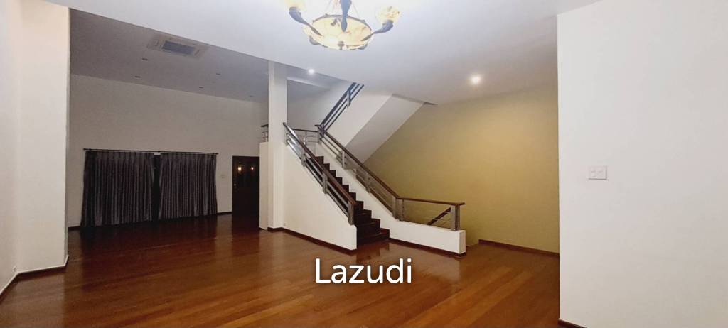 picture 450 sqm townhouse with pool access in Khlong Tan Nuea Watthana Bangkok - 29/36