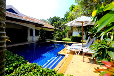 Houses for sale Chonburi : Jomtien Park villas 3 bedrooms pool villa for sale  Soi Thepprasit 17 