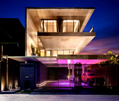 เช่าบ้านเดี่ยว ม.กรุงเทพ กล้วยน้ำไท : 🏡  ให้เช่าพูลวิลล่าหรู 3 ชั้น ใจกลางเมือง — สุขุมวิท 71 ✨ตกแต่งครบ Fully Furnished พร้อมเข้าอยู่