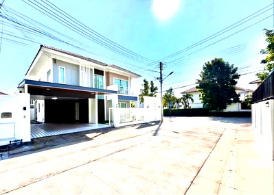 Houses for sale Bang Lamung Chonburi : 🔥 Two-Storey Detached House for Sale – Corner Plot 🔥