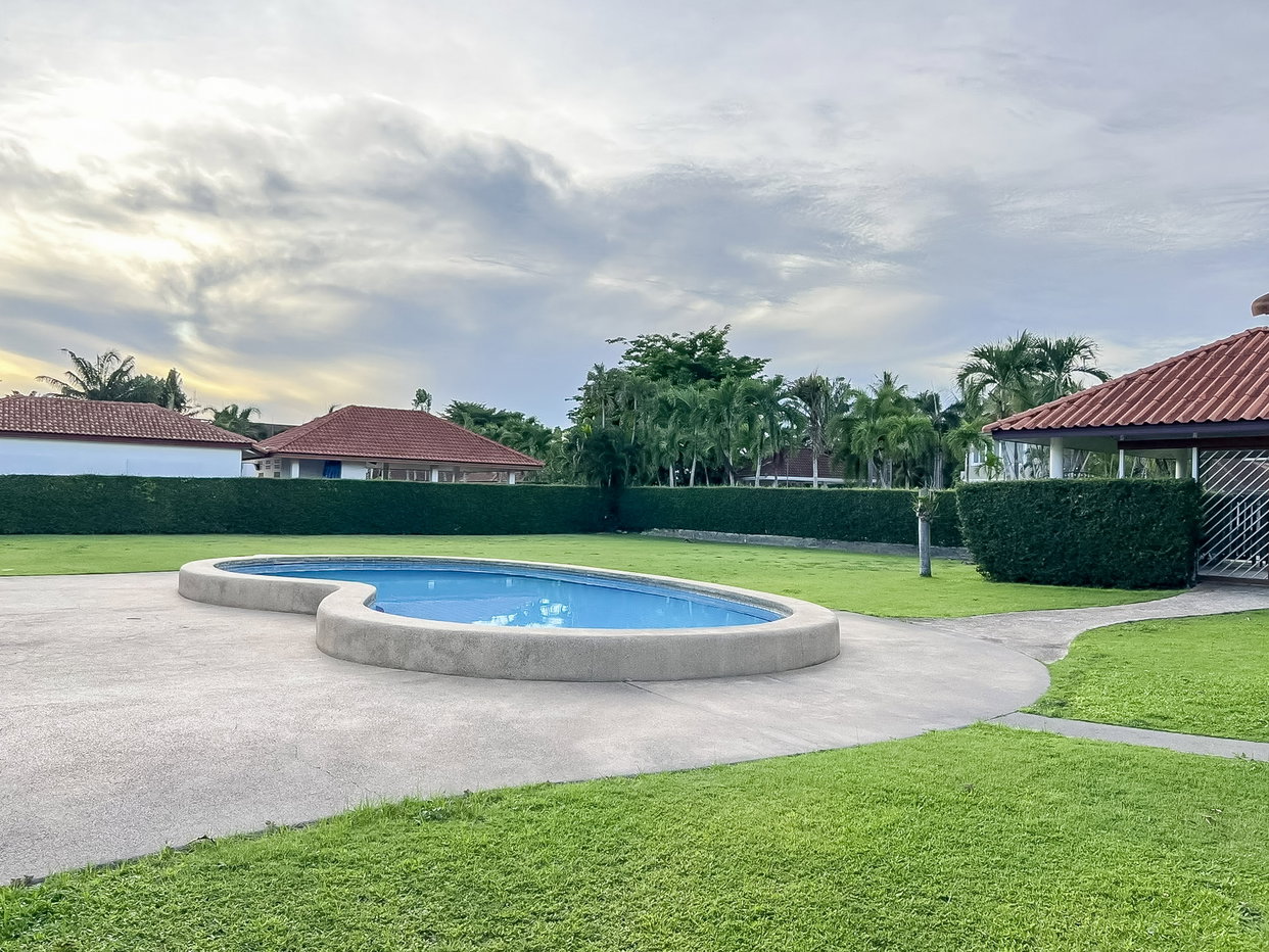 picture Pool Villa for Rent Mabprachan Pattaya Large Private Estate - 11/14