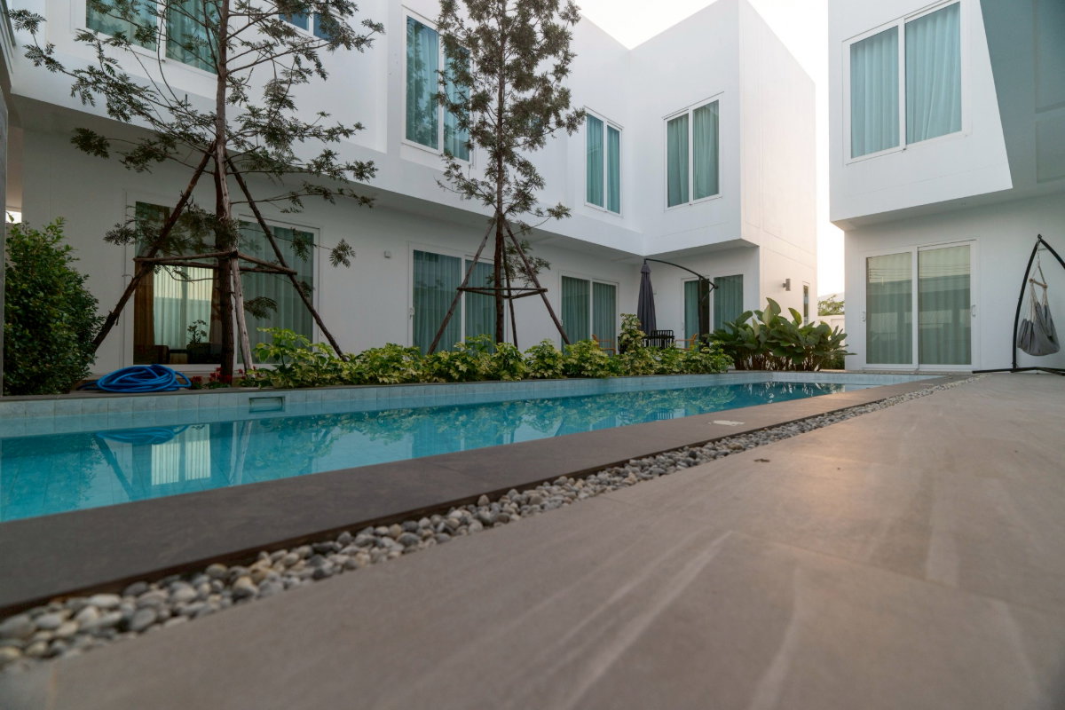 รูป C2MG100177  บ้านแฝดPool Villa2ชั้น บ้านนอกโครงการทำเลเศรษฐกิจใจกลางเมือง ตกแต่งเฟอร์นิเจอร์พร้อมเข้าอยู่ทันที ราคา21.8 ล้านบาท โอนคนละครึ่ง - รูปที่ 4/47