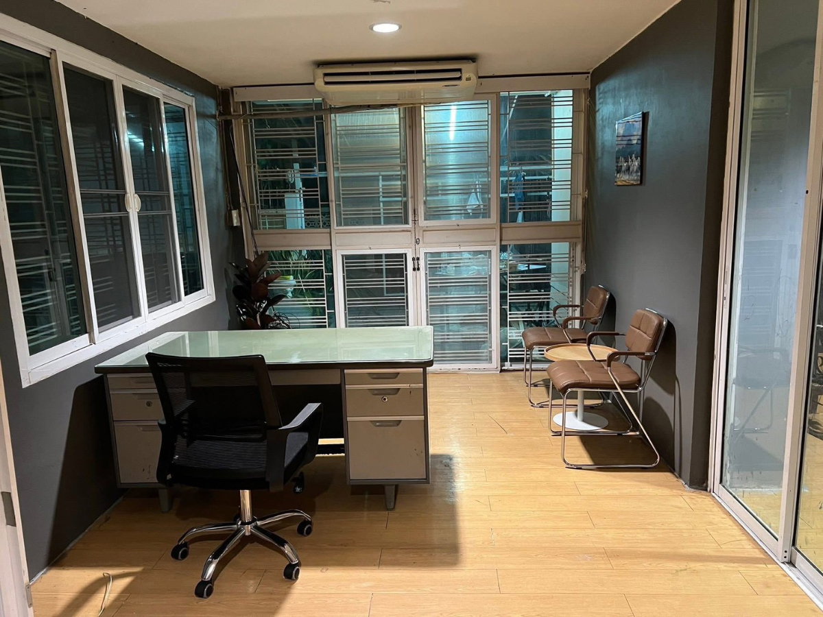 รูป 🏡✨ บ้านเดี่ยวให้เช่า สุทธิสาร – ห้วยขวาง 4 ห้องนอน 2 ห้องน้ำทำเลใจกลางเมือง เดินทางสะดวก ใกล้ MRT เพียง 1 กม. เลี้ยงสัตว์ได้/สามารถทำAirbnbได้ - รูปที่ 5/16