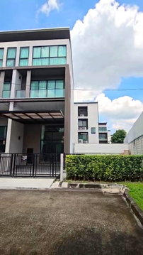 พิเศษ! ทาวน์โฮม 3.5 ชั้น หลังมุม พื้นที่ใหญ่ที่สุดในหมู่บ้าน 57.7 ตรว.  มีพื้นสวนข้างบ้านกว้างขวางเหมือนได้บ้านเดี่ยว เพียง! 7.69ลบ. โทร. 080-517-1919