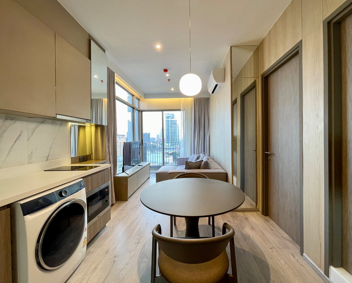 รูป 1 Bed Corner Room with Balcony - รูปที่ 1/9