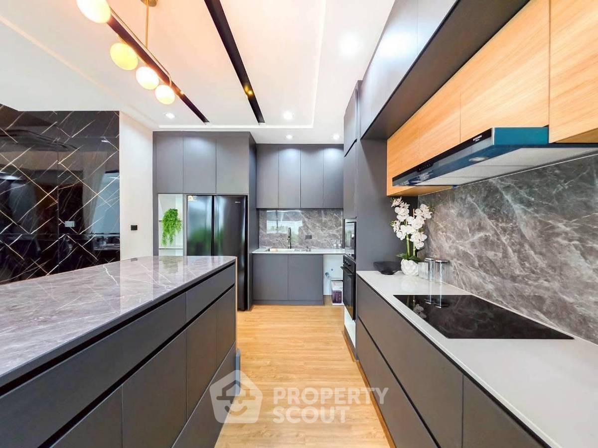 picture 4-BR Villa close to Pattaya South (ID 2926503) - 9/15