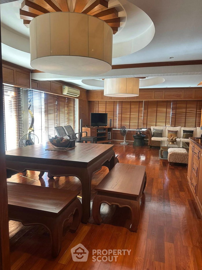picture 2-BR Condo at Star Beach Condotel close to Phratamnak (ID 2110491) - 3/11