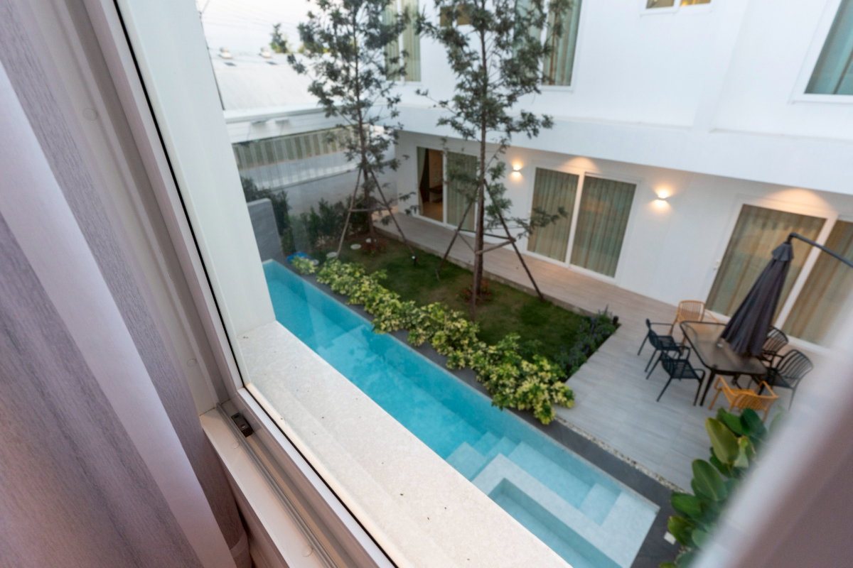 รูป C2MG100177  บ้านแฝดPool Villa2ชั้น บ้านนอกโครงการทำเลเศรษฐกิจใจกลางเมือง ตกแต่งเฟอร์นิเจอร์พร้อมเข้าอยู่ทันที ราคา21.8 ล้านบาท โอนคนละครึ่ง - รูปที่ 18/47