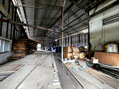 Factory for sale Tiwanon Road : Warehouse for sale at a bargain price, below the appraised value, in Pakkret, Sukhaprachasarn 2 Soi 40 Nonthaburi. 600 square wah.