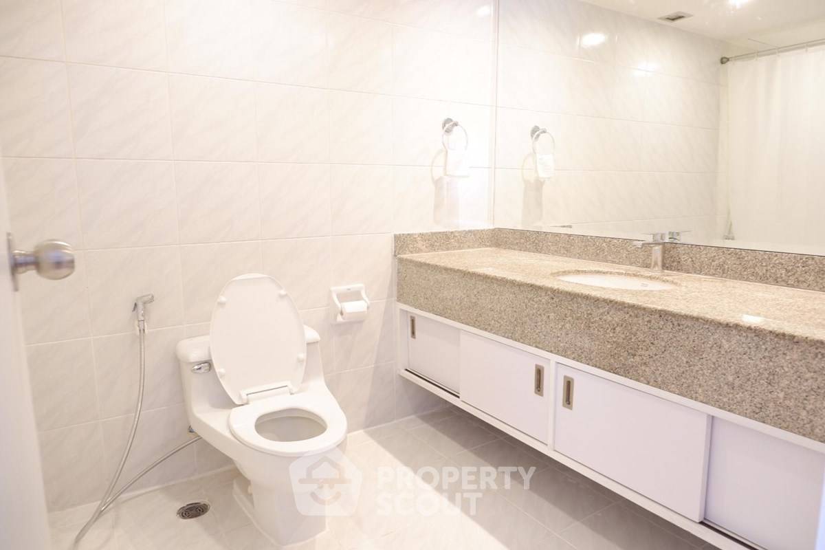 picture 2-BR Condo at Omni Tower near BTS Nana (ID 2874557) - 15/18