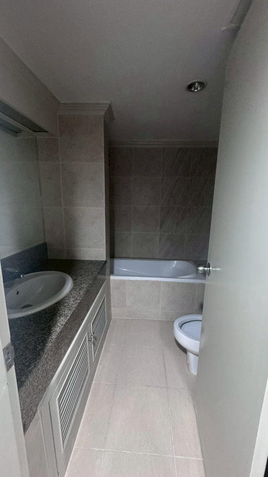รูป LTH15500 – Spacious Condo for Rent Phrom Phong | City Lifestyle Best Value | Near BTS Phrom Phong | 60,000 THB | คอนโดให้เช่า พร้อมพงษ์ ห้องใหญ่ คุ้มค่า ใกล้ BTS พร้อมพงษ์ - รูปที่ 3/6