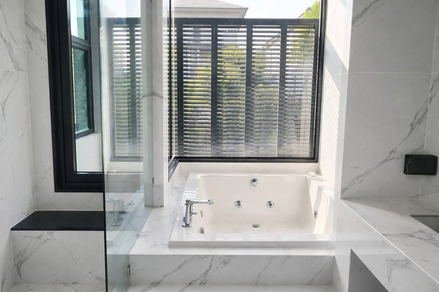รูป LTH15497 – Luxury Duplex House for Sale Srinakarin-Bangna | Prime Corner Unit Best Value | 11.99 MB | บ้านดูเพล็กซ์หรูขาย ศรีนครินทร์-บางนา หลังมุม ทำเลดี คุ้มค่า - รูปที่ 4/5