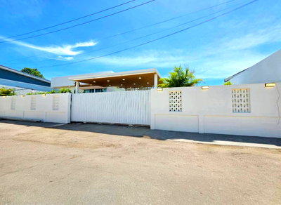 Houses for sale Bang Lamung Chonburi : Modern Pool Villa for Sale in Soi Noen-Khao Noi, Pattaya